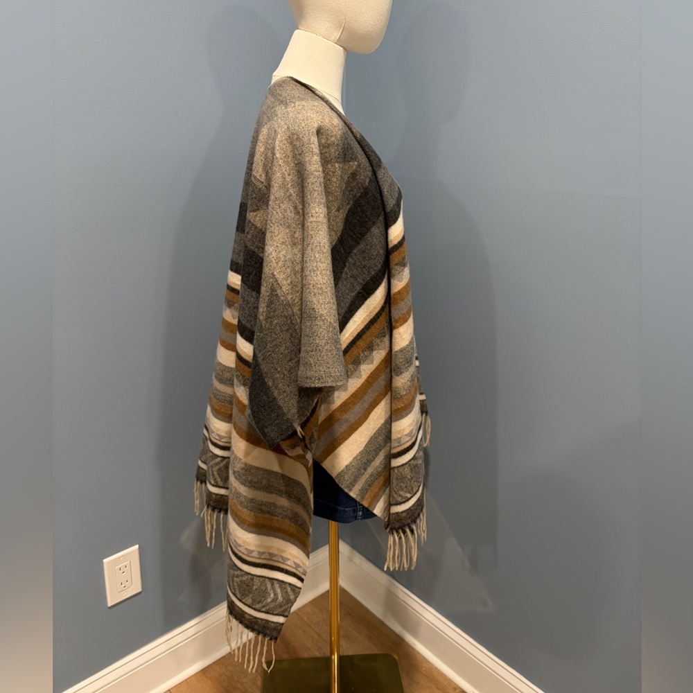 Vince Camuto Striped Ruana Wrap Shawl Fringe Open Front Gray Neutral - Picture 3 of 5